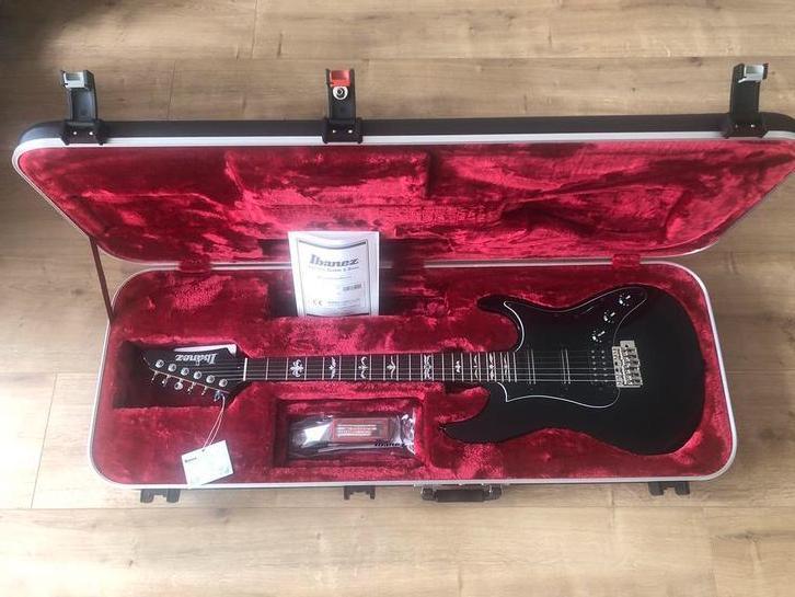 Ibanez ATZ300, Muziek en Instrumenten, Snaarinstrumenten | Gitaren | Elektrisch, Zo goed als nieuw, Solid body, Ibanez, Ophalen