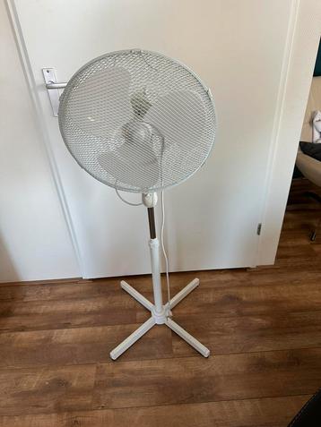 Te koop een goed werkende ventilator beschikbaar voor biedingen