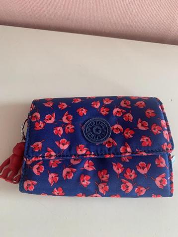 kipling pixi medium Brilliant Buds Pink pattern(nr.1) beschikbaar voor biedingen