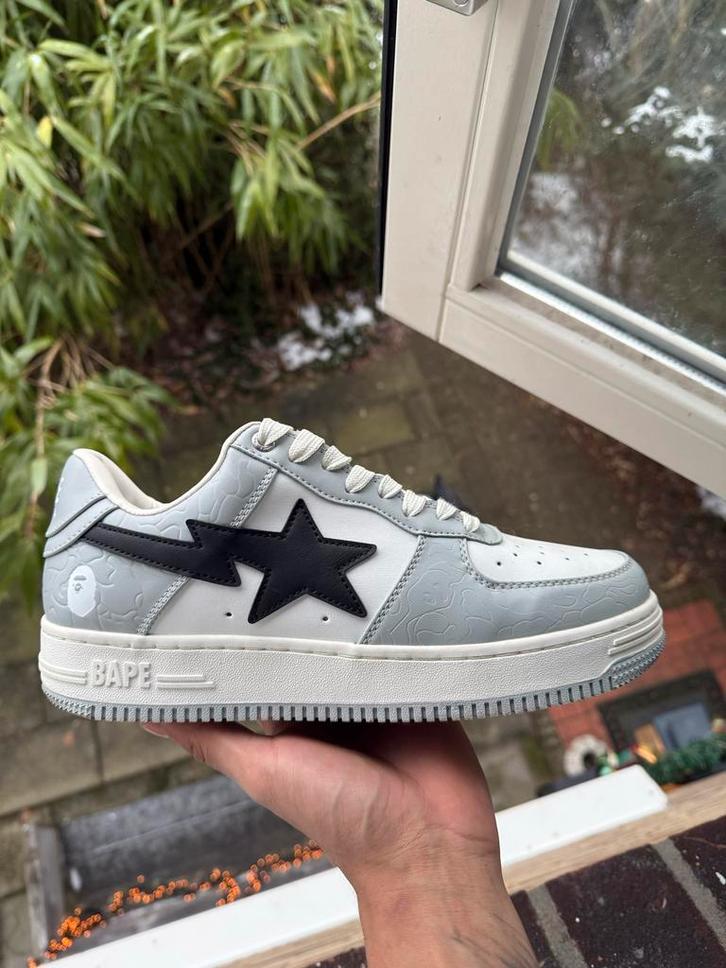 Bapesta Grey/White - Maat 45 valt klein (44), Kleding | Heren, Schoenen, Gedragen, Sneakers of Gympen, Wit, Ophalen of Verzenden