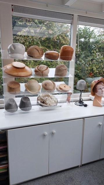 Collectie hoedenmallen (25 stuks) beschikbaar voor biedingen