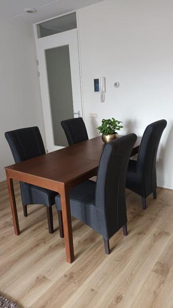 Leuke praktische eethoek  beschikbaar voor biedingen