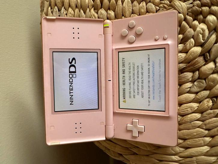 Nintendo DS Lite + Spelletjes, Spelcomputers en Games, Spelcomputers | Nintendo DS, Gebruikt, DS Lite, Roze, Met games, Ophalen of Verzenden