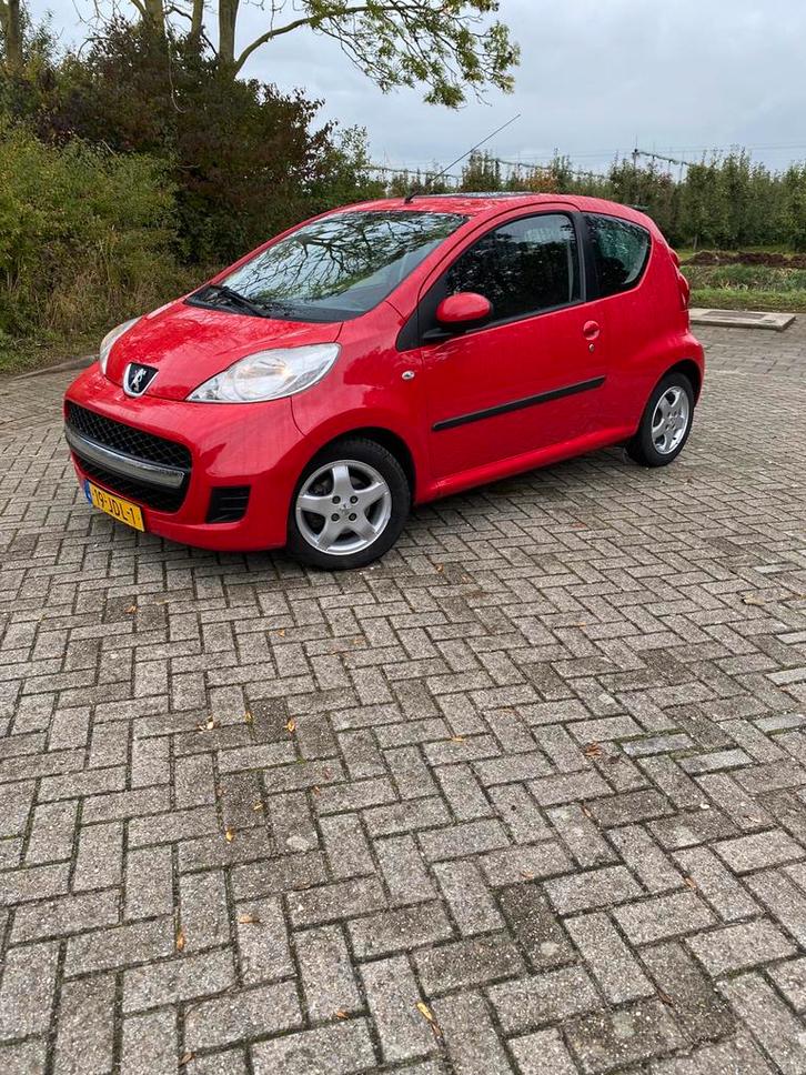 Peugeot 107 1.0 12V 3DR 2-TRONIC 2009 Rood, Auto's, Peugeot, Bedrijf, ABS, Airbags, Airconditioning, Bluetooth, Centrale vergrendeling