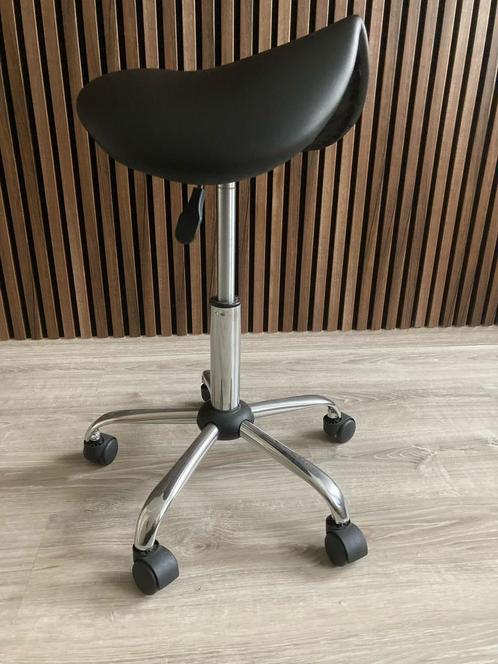 Zadelkruk zwart/chrome. Als nieuw!, Huis en Inrichting, Krukjes, Zo goed als nieuw, In hoogte verstelbaar, Ophalen