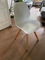 Eetkamerstoel wit plastic met hout (2x), Ophalen, Gebruikt, Wit, Eén