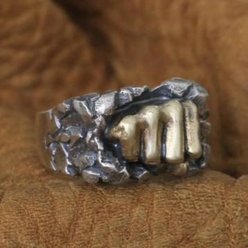 Vuist ring in twee varianten - 925 Zilver beschikbaar voor biedingen