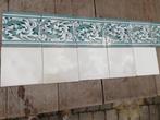 88 antieke wandtegels, rand donkergroen decor, 13,20 meter, Antiek en Kunst, Ophalen
