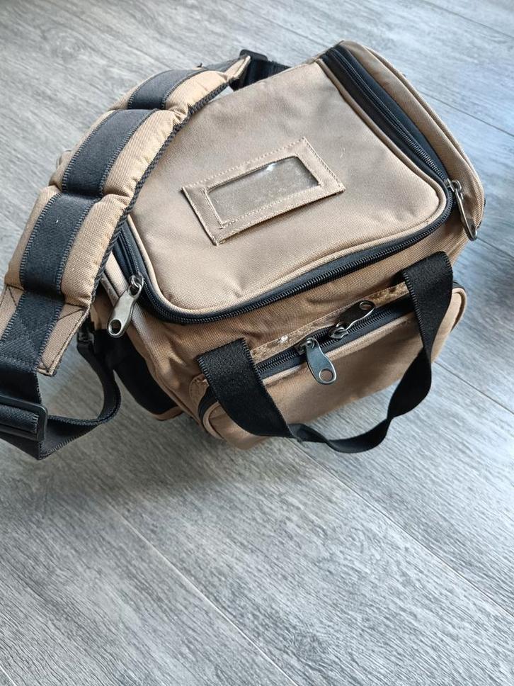 Mooie roofvis tas  35x25x30cm zie beschrijving, Watersport en Boten, Hengelsport | Roofvissen, Zo goed als nieuw, Overige typen