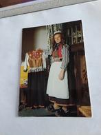 MARKEN. VROUW IN KLEDERDRACHT, Ophalen of Verzenden, Voor 1920, Klederdracht