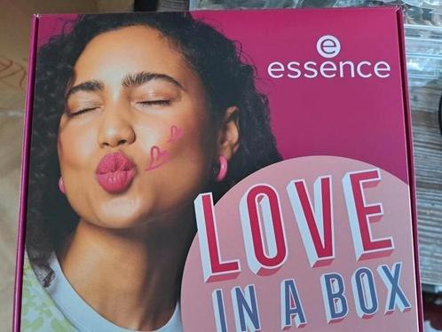 Nieuw in doos Essence make-up pakket 7 delig geschenkset, Sieraden, Tassen en Uiterlijk, Uiterlijk | Cosmetica en Make-up, Nieuw