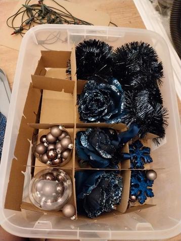 Kerstballen en accessoires  beschikbaar voor biedingen