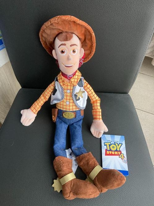 Nieuwe Disney Store knuffel Woody ( Toy Story ), Verzamelen, Disney, Nieuw, Knuffel, Overige figuren, Ophalen of Verzenden
