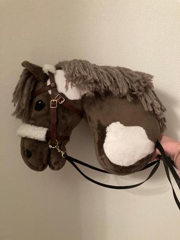 Hobbyhorse met tuig beschikbaar voor biedingen