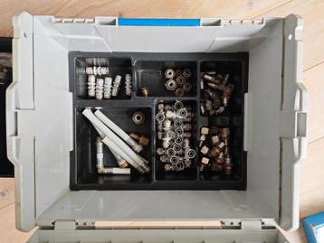 Uponor koffer perskoppelingen >50 stuks tstuk/knie/sok/plaat beschikbaar voor biedingen