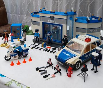 Playmobil politieburo met auto, motor en brandkastkrakers beschikbaar voor biedingen
