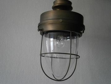Hanglamp metaal met glazen stolp beschikbaar voor biedingen