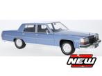 Cadillac Fleetwood Brougham blauw 1:18, Hobby en Vrije tijd, Modelauto's | 1:18, Modelcargroup.com, Auto, Nieuw, Ophalen of Verzenden