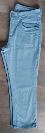 Capri Red Button wit/ lichtblauw streepje, Kleding | Dames, Ophalen of Verzenden, Gedragen, Blauw, W28 - W29 (confectie 36)