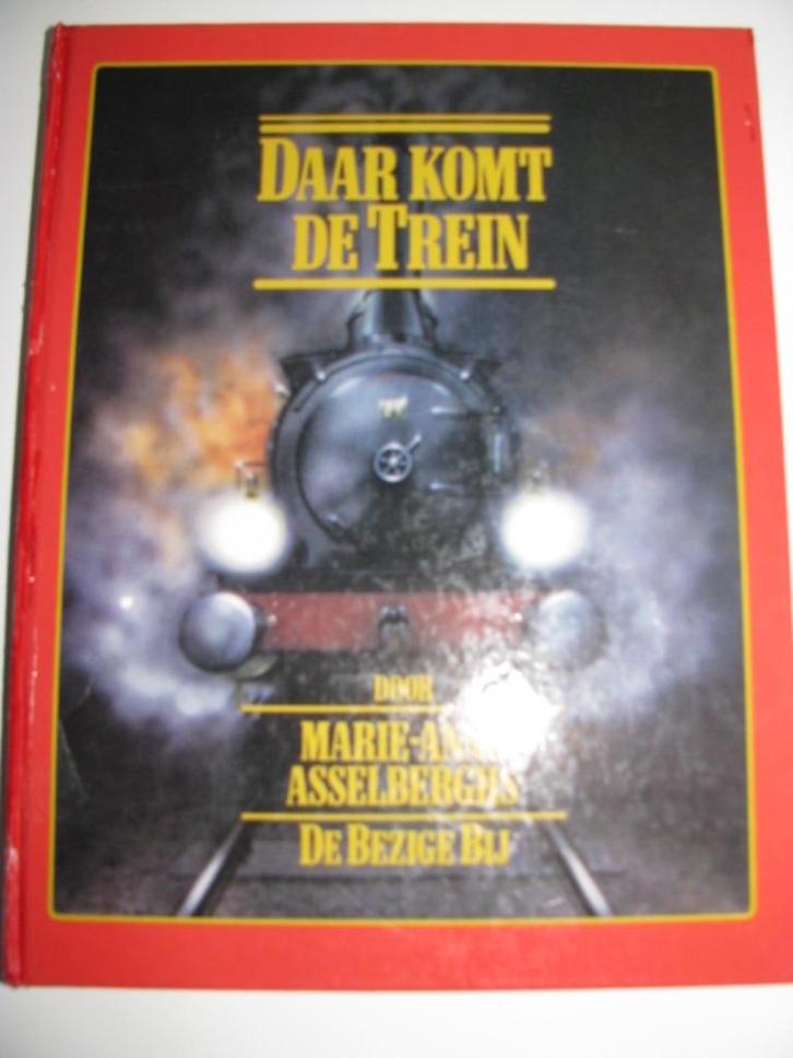 Daar komt de trein, nederlands spoorweg museum een schat, Boeken, Kunst en Cultuur | Fotografie en Design, Nieuw, Overige onderwerpen