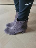 Unisa grijze suede enkellaarsjes maat 38, Kleding | Dames, Schoenen, Verzenden, Lage of Enkellaarzen, Nieuw, Grijs