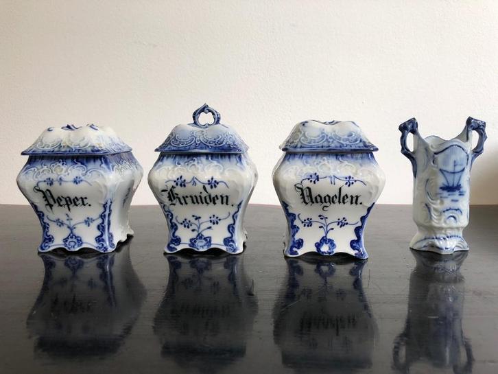 Antieke porseleinen kruiden potjes (3 stuks) en vaasje, Antiek en Kunst, Antiek | Keukenbenodigdheden, Ophalen of Verzenden