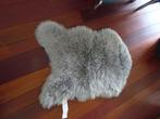 grijs Imitatie lamsvacht, vloerkleed stoelkussen ca 60x90, Ophalen of Verzenden, Zo goed als nieuw