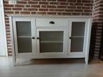 Witte lage buffetkast met glazen deuren en lade, Huis en Inrichting, Ophalen, Gebruikt, 100 tot 150 cm, Minder dan 100 cm