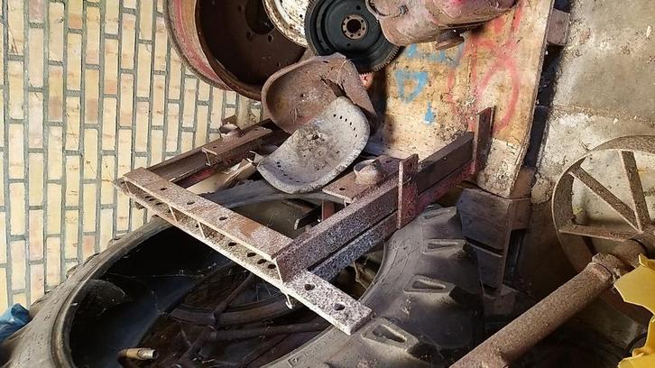 Onderdelen, restantje Mc. Cormick D-219, Doe-het-zelf en Verbouw, Overige Doe-het-zelf en Verbouw, Gebruikt, Ophalen
