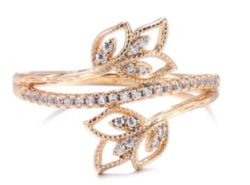 Bloemen 18K goud verguld ring met witte zirkonen beschikbaar voor biedingen