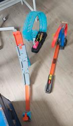 Hotwheels, 3 banen en 10 auto's. Monstertruck glow dark., Ophalen, Zo goed als nieuw, Handmatig, Hot Wheels
