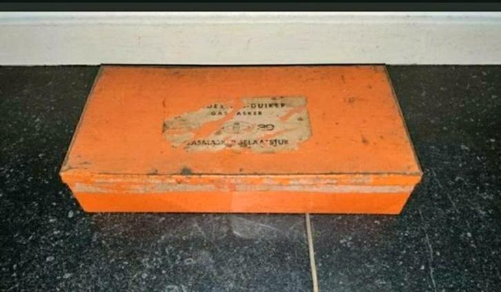 Gasmaskerdoos,Oranje, Vredestein Duiker,1939,deksel,box,WO 2, Verzamelen, Militaria | Tweede Wereldoorlog, Landmacht, Nederland