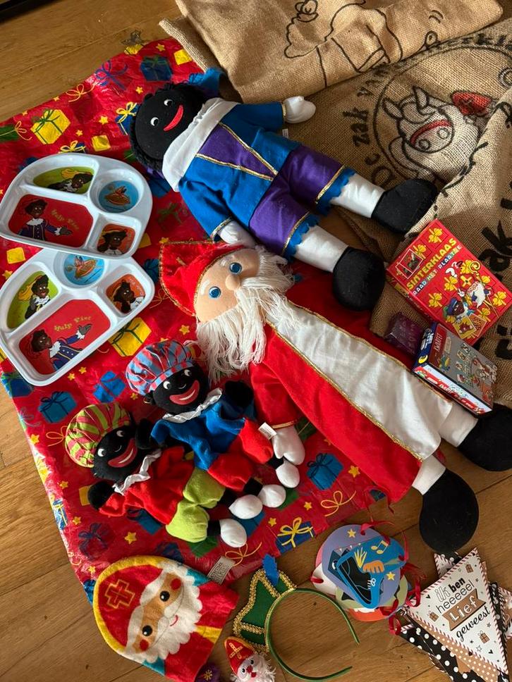 Sinterklaas spullen zakken bordjes slingers, Diversen, Sinterklaas, Gebruikt, Ophalen