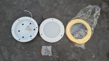 Plafond lamp boot beschikbaar voor biedingen