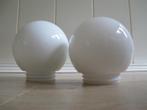Twee nette plafondlampen / Schroefkogels E27 wit glas, Ophalen of Verzenden, Gebruikt, Glas