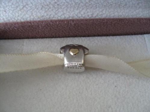 Pandora bedel t shirt met gouden hartje, Sieraden, Tassen en Uiterlijk, Bedels, Pandora, Zilver, 1 bedel, Ophalen of Verzenden
