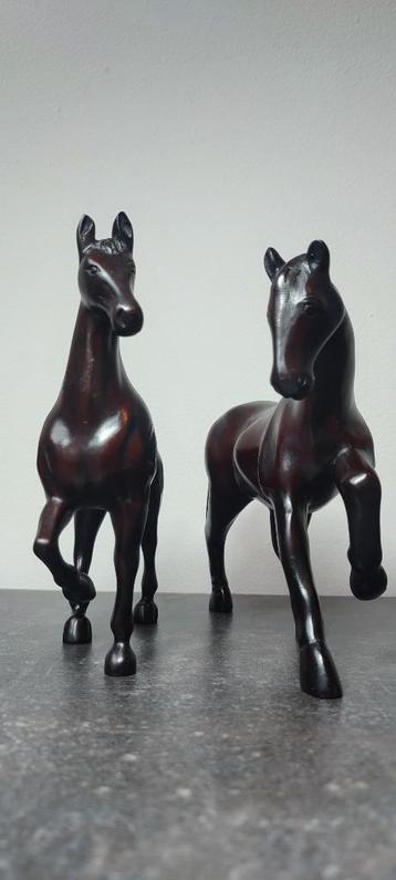 paardenbeeldjes beschikbaar voor biedingen