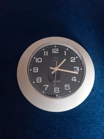 Vintage wandklok van Hema (retro) beschikbaar voor biedingen