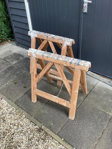 2 houten schragen beschikbaar voor biedingen