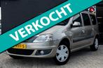 Dacia Logan MCV 1.6-16V Lauréate 7p. | Airco | NL auto, Stof, Gebruikt, Zwart, 7 stoelen