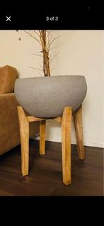Groot planter met houten stand, Ophalen of Verzenden, Halfschaduw, Minder dan 100 cm