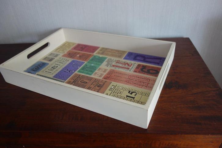 Dienblad met afb. openbaar vervoersbewijzen, Huis en Inrichting, Woonaccessoires | Dienbladen, Zo goed als nieuw, Hout, Rechthoekig