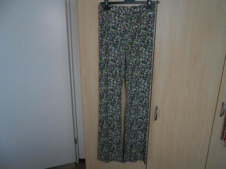 Nieuwe legging maat 170/176 Retour (nu voor €10.00), Kinderen en Baby's, Kinderkleding | Maat 170, Nieuw, Meisje, Broek, Ophalen of Verzenden