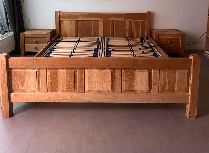 Ledikant met twee nachtkastjes. Elektrisch bedienbaar., Huis en Inrichting, Slaapkamer | Bedden, Gebruikt, Tweepersoons, Overige maten