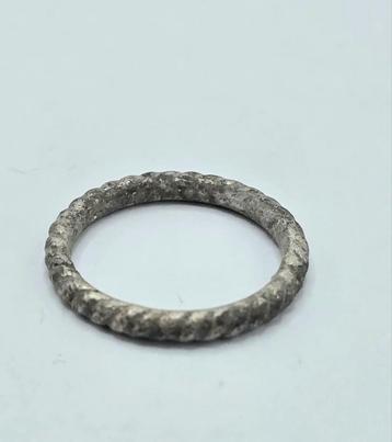 Bodemvondst Zilveren Ring  beschikbaar voor biedingen