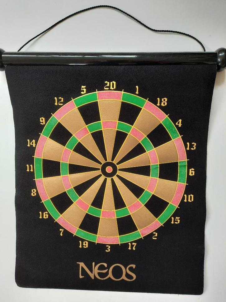 NEOS magnetisch dartbord met 6 darts - nieuw - in koker, Sport en Fitness, Darts, Nieuw, Dartbord, Ophalen of Verzenden