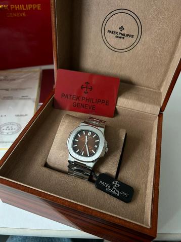 Patek Philippe Nautilus 5711 Brown Dial 40mm Horloge beschikbaar voor biedingen