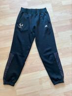 Adidas Messi zwarte sportbroek mt 152 izgs, Broek, Adidas, Gebruikt, Jongen of Meisje
