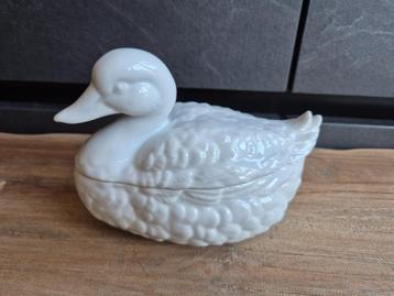 Brocante botervloot eend beschikbaar voor biedingen