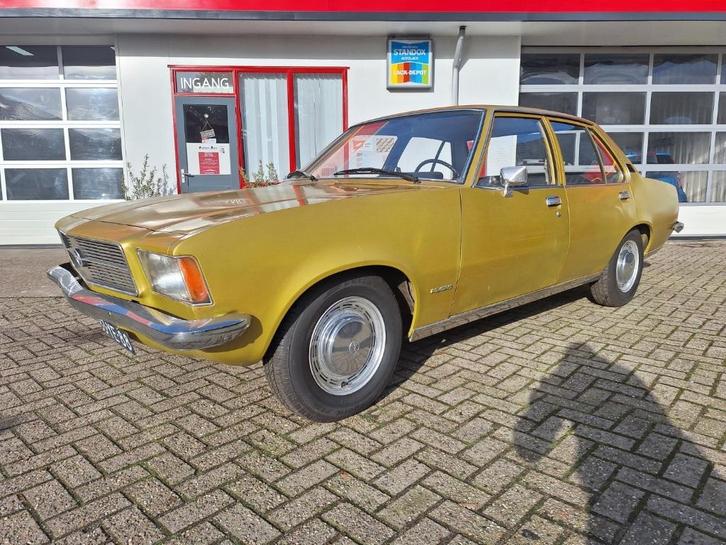 Opel Rekord D 4 deurs 1973 Bruin, Auto's, Opel, Particulier, Benzine, Sedan, Handgeschakeld, Geïmporteerd, Bruin, Zwart, Kunstmatig leder